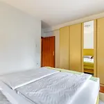 Comfort Apartments In Peaceful Area Zadar - With Garden